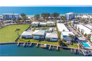 2082 Gulf Shore Blvd N 111, Naples