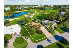 77 Cypress Point Dr, Naples