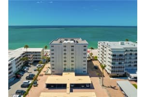 1919 Gulf Shore Blvd N 601, Naples