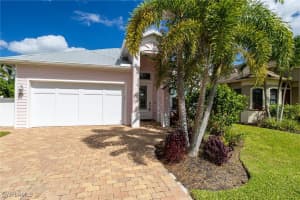 721 93rd Avenue, Naples, FL 34108 - MLS#225075698