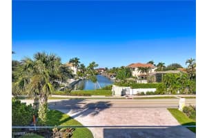 10242 Vanderbilt Drive, Naples, FL 34108 - MLS#225075785
