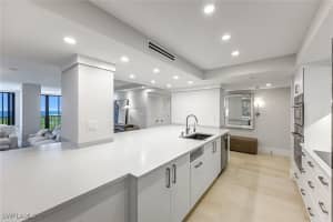 5601 TURTLE BAY Drive, Naples, FL 34108 - MLS#225075820