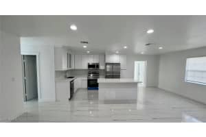 2116 Pineview Road, Fort Myers, FL 33901 - MLS#225075827
