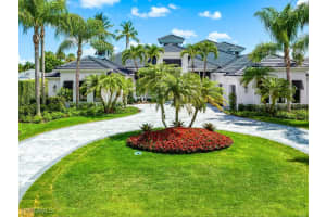 695 Wedge Dr, Naples