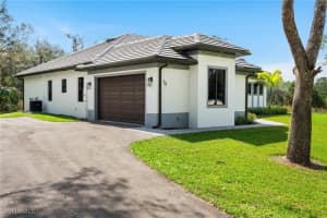 70 33rd Ave Nw, Naples