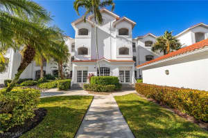 4650 Yacht Harbor Dr 121, Naples