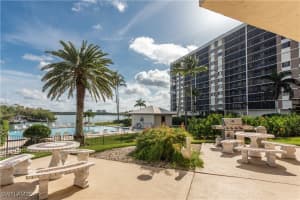 15 Bluebill Avenue, Naples, FL 34108 - MLS#225075996