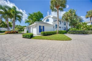 7050 Barrington Cir 202, Naples