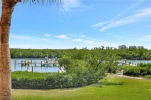 300 Horse Creek Dr 205, Naples