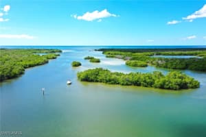 425 Dockside Dr 804, Naples
