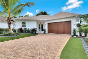 2515 Royal Palm Court, Naples, FL 34103 - MLS#225076092