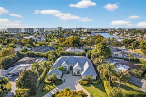 1675 Murex Ln, Naples