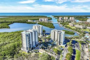 425 Cove Tower Dr 701, Naples