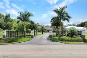 2552 52nd Avenue, Naples, FL 34120 - MLS#225076414
