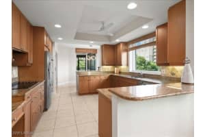 425 Cove Tower Drive, Naples, FL 34110 - MLS#225076441