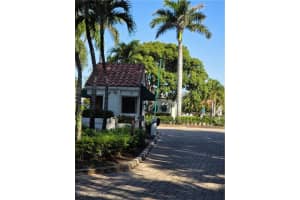 613 Beachwalk Circle, Naples, FL 34108 - MLS#225076575