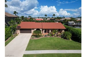 211 Seahorse Ct, Marco Island