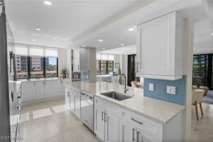 17 Bluebill Avenue, Naples, FL 34108 - MLS#225076823