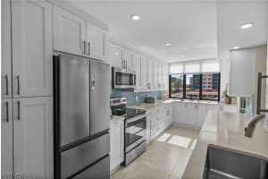 17 Bluebill Avenue, Naples, FL 34108 - MLS#225076823