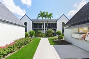 492 Veranda Way, Naples, FL 34104 - MLS#225076879
