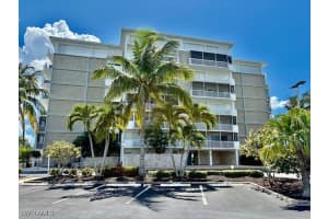 60 Pelican St W 106, Naples