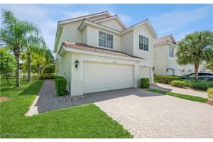 1088 Oxford Ln 48, Naples