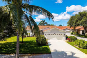 443 Dundee Court, Naples, FL 34104 - MLS#225077207