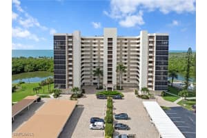 15 Bluebill Avenue, Naples, FL 34108 - MLS#225077312