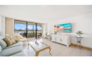 601 Seaview Court, Marco Island, FL 34145 - MLS#225077344