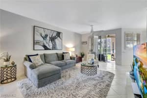 300 L Ambiance Cir 3-105, Naples