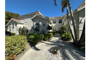 6800 Satinleaf Rd S 202, Naples