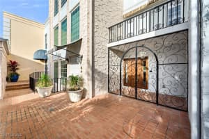 4000 Gulf Shore Boulevard, Naples, FL 34103 - MLS#225077534