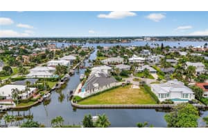 1693 BONITA Court, Naples, FL 34102 - MLS#225077568