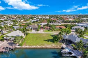 128 Bahama Avenue, Marco Island, FL 34145 - MLS#225077589