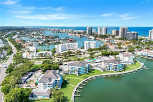 305 Park Shore Drive, Naples, FL 34103 - MLS#225077707