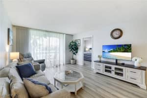 200 Forest Lakes Boulevard, Naples, FL 34105 - MLS#225077866