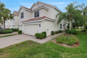 815 Hampton Cir 143, Naples