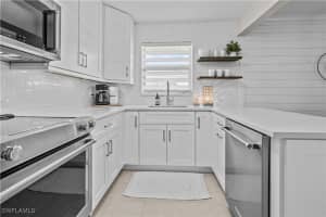 260 Lanchester Court, Naples, FL 34112 - MLS#225078046