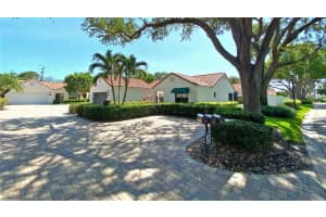 718 Reef Point Cir, Naples