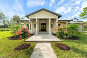 699 1st St Nw, Naples