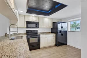 146 Cypress Way, Naples, FL 34110 - MLS#225078617