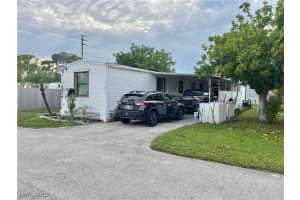 2036 Seagrape Court Ct Ne, Naples