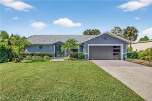 1081 9th St SW, Naples, FL 34117 - MLS#225078865
