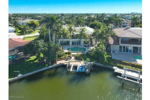 377 Pirates Bight, Naples, FL 34103 - MLS#225079001