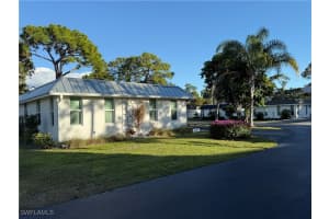 310 Carnaby Ct, Naples