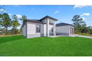 203 10th Street, Lehigh Acres, FL 33972 - MLS#225079088