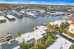 800 River Point Drive, Naples, FL 34102 - MLS#225079098