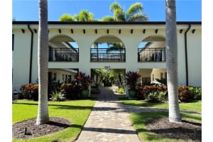 960 7th St S 202, Naples