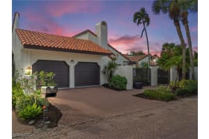 572 Tierra Mar Lane, Naples, FL 34108 - MLS#225079209