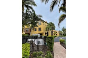 9081 Albion Ln S 6510, Naples